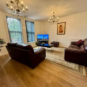  Apartment Lovely 2 Bed Apartment, Arnold Town Centre.